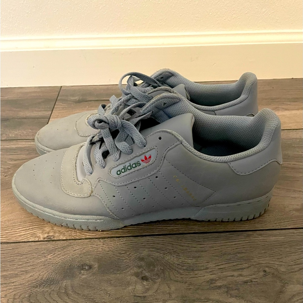 adidas Yeezy Powerphase
Calabasas Grey